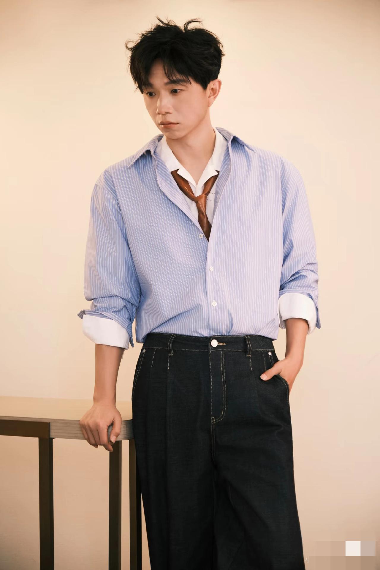 万万没想到，电视剧《冬去春来》发布会，郑晓龙导演评价宋家腾，不像个演员，但他