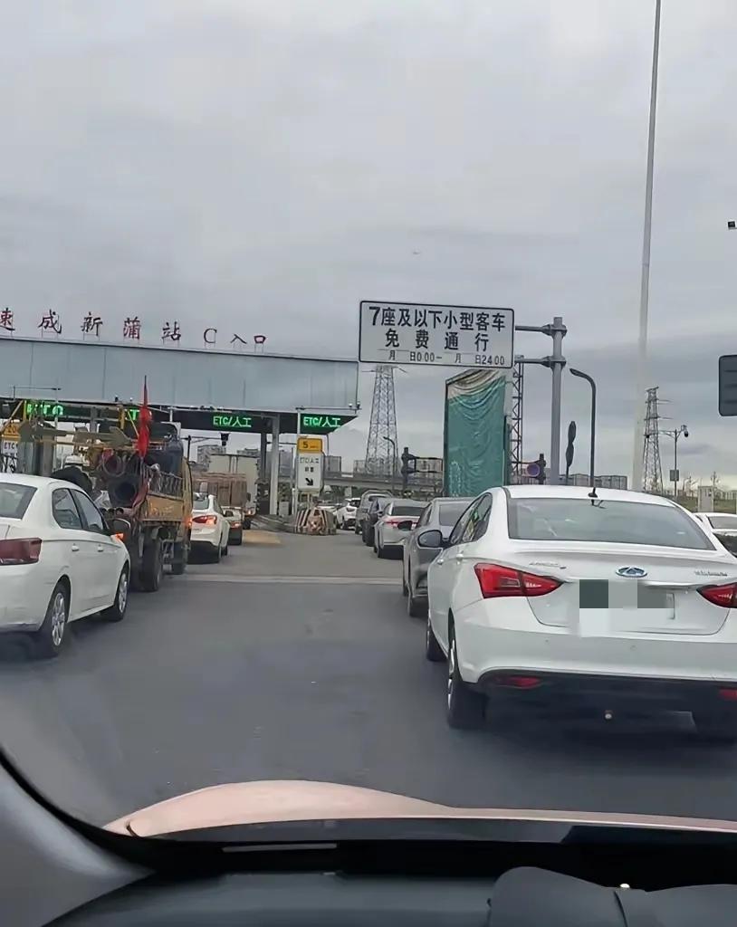 好消息！明天高速要开始免费了！不是因为节假日，而是因为明天开始成都城北