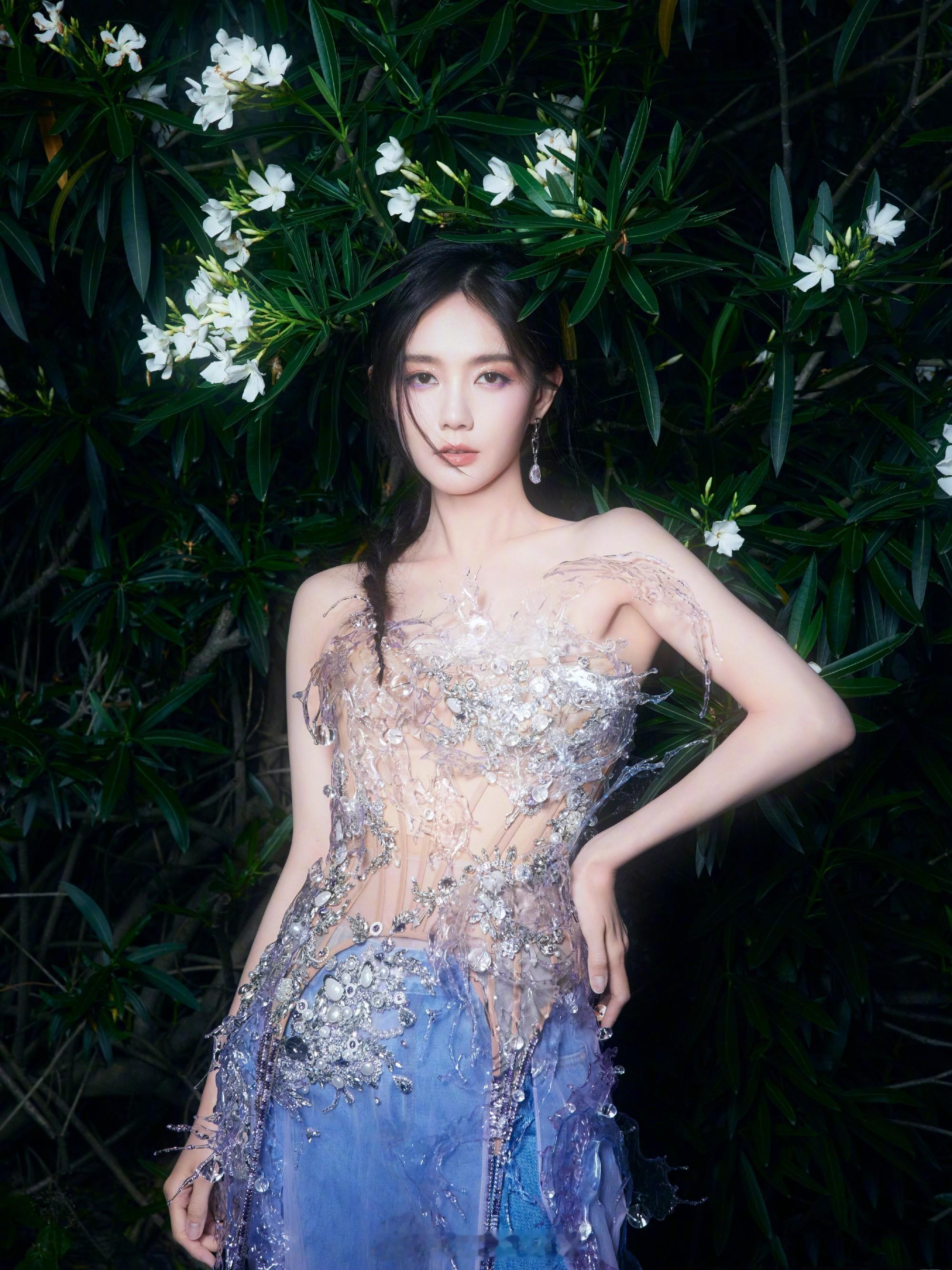 李一桐水仙花少女裙写真