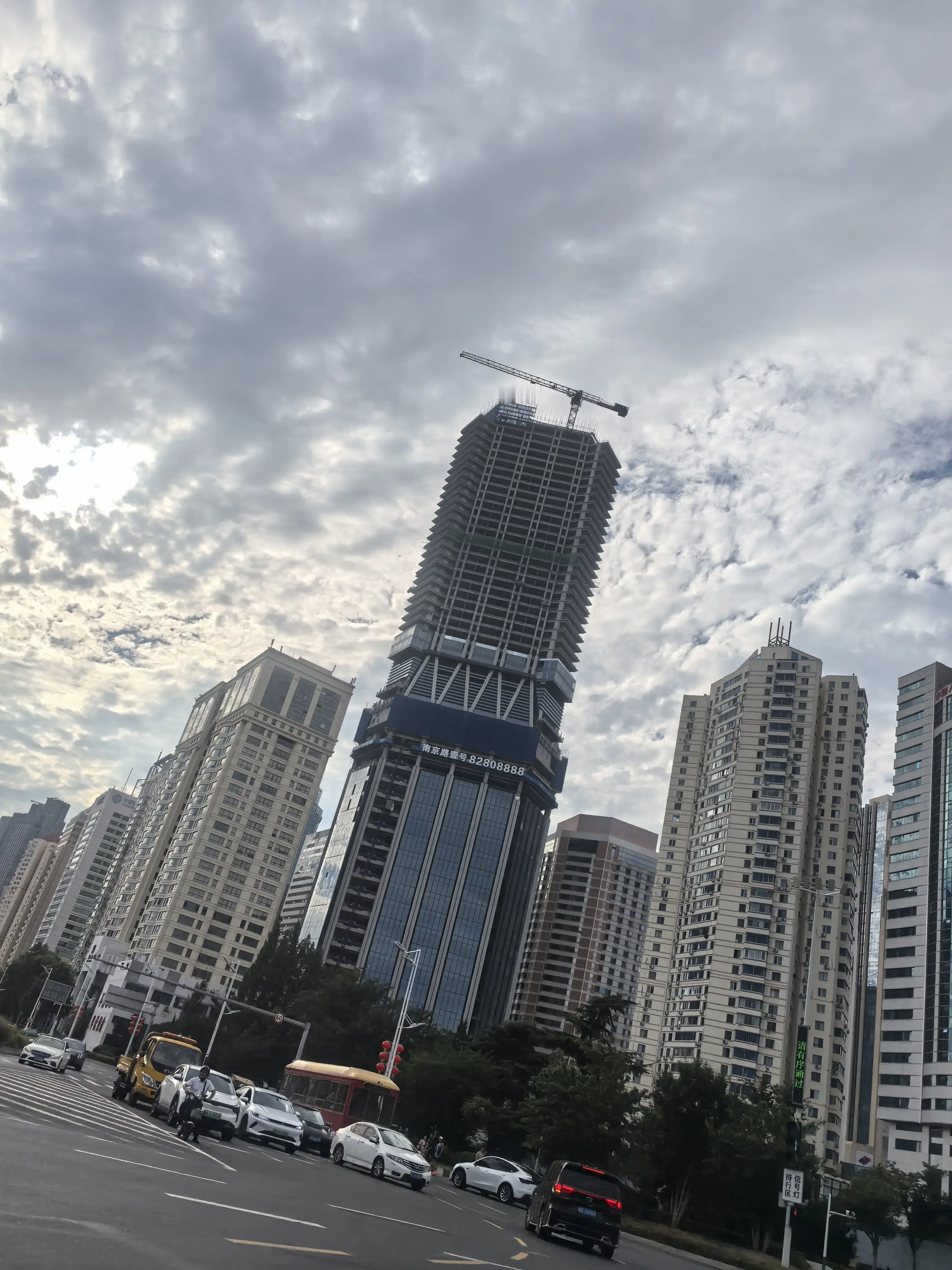中国空军凌晨到了埃及，空警500、运20、运油20A、歼16，一整个机群。印媒马上跳出来说：我们20