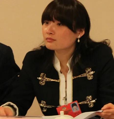 按照美国的《继承法》，非婚生子女和婚生子女有相同的继承权益。所以才有，宗继昌等