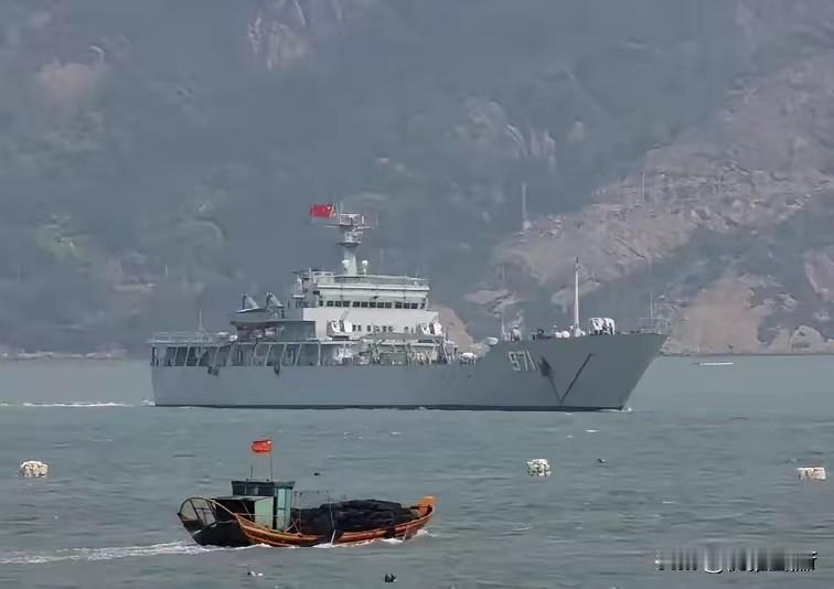 中方态度明确！针对菲方在黄岩岛的挑衅行为，南部战区已强硬表态，若菲舰机擅自进入中