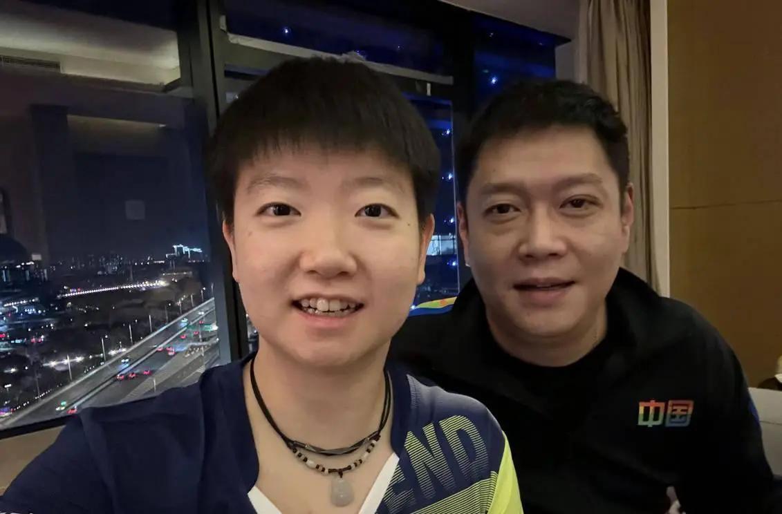 什么才是真正的好师父？不是非要在聚光灯下抢个名分，而是哪怕名单上没有我的名字，我