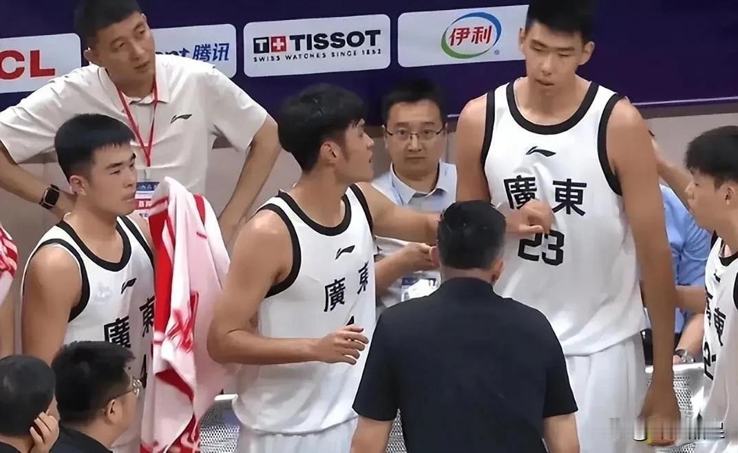 宏远今年4人到期，会续约吗？黄荣奇：大概率离队任骏飞：大概率续约一年张文逸