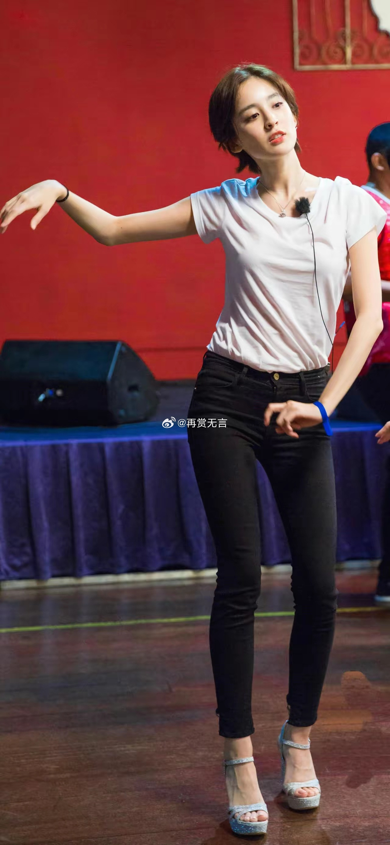 美貌很出圈，她的作品我一部也想不出来，只能想到轩辕剑了！