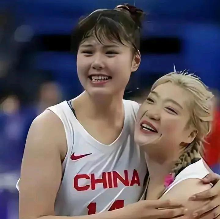就算是宫鲁鸣不辞职，继续带中国女篮畅想奥运会，估计他也会做出改变的。一是李月汝