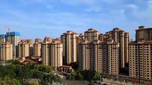 年轻人开始全款买房意味着什么曾几何时，“六个钱包凑首付，三十年房贷压弯腰”是年轻
