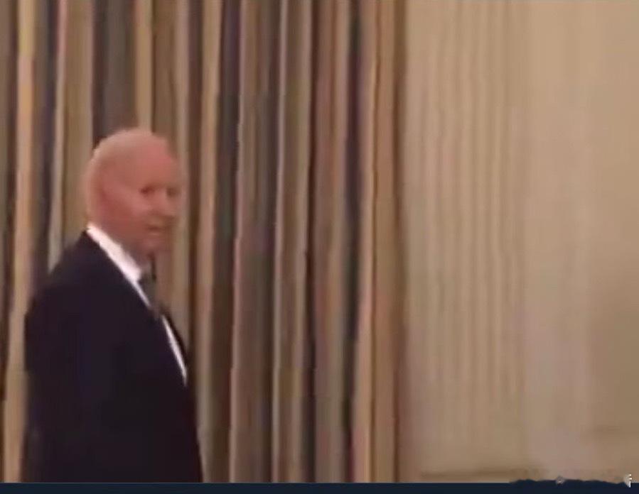 美国人民惊讶的发现，在已公布的爱泼斯坦文件中，居然没有出现乔。拜登的名字。这令大