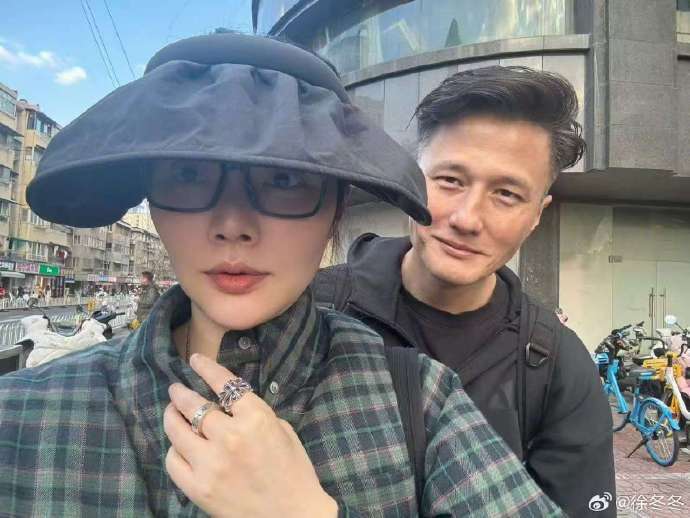 徐冬冬尹子维在南京真的是太让人觉得羡慕了呀，咱们的徐冬冬尹子维在南京等着吃锅