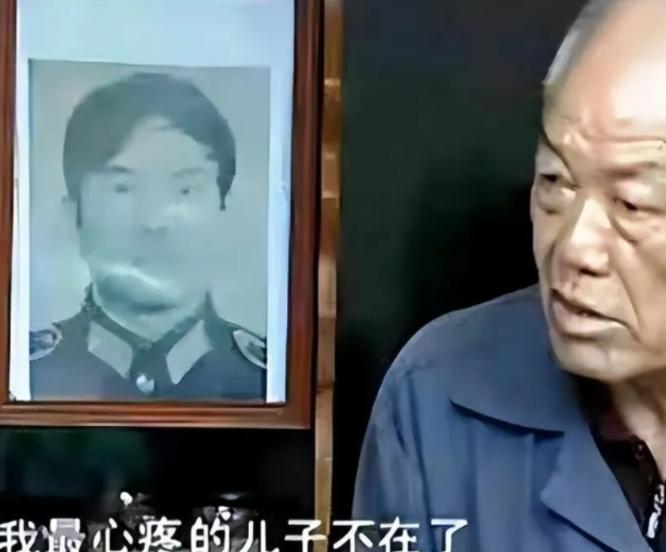 1987年，一缉毒民警，以回族老板身份打入毒贩内部，吃饭时，毒贩突然夹起一块猪肉