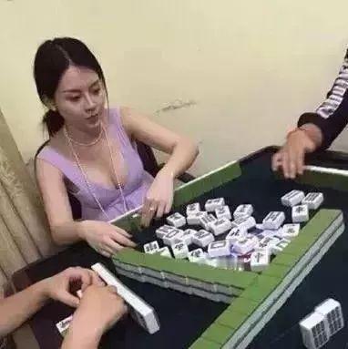 在合肥，我每月退休金两千二，说多不多，但一睁眼，七十块稳稳落袋。钱少，就少吃点、