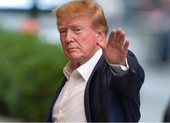 特朗普曾再次通告全球：台湾问题是中国自己的问题，美国尊重中国的任何一个举动，中国