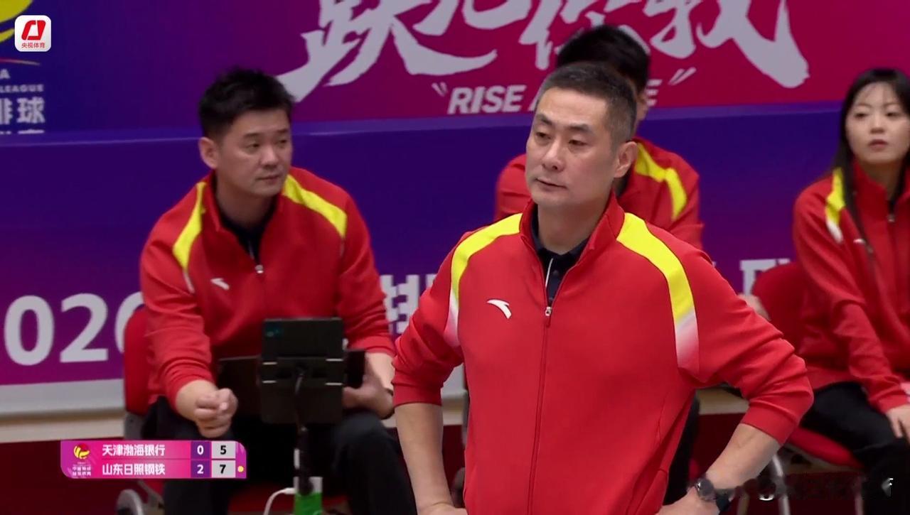 天津女排再次主场0-3惨败，主教练陈方危在旦夕！天津女排在0-3惨败给北京队之后