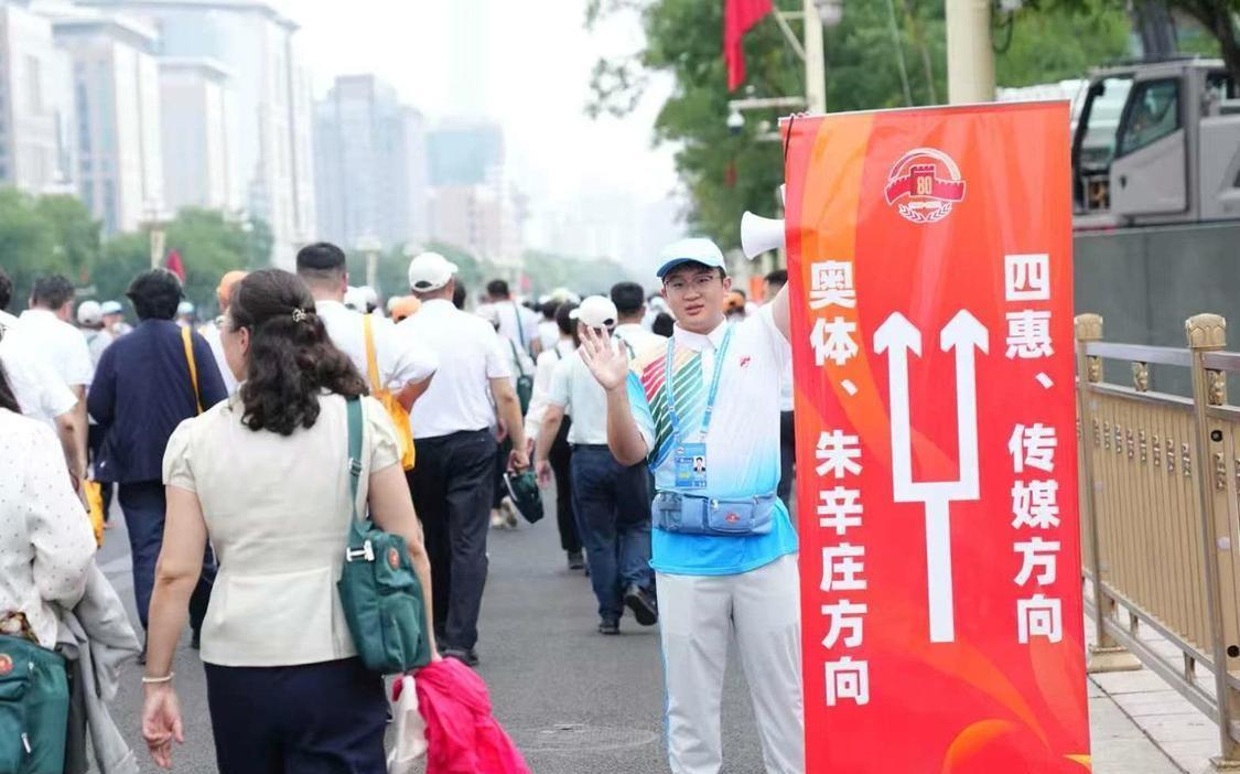 昨天阅兵，还有个最大的亮点，值得大家注意！那就是5万余人观礼离场后干干净净，现场