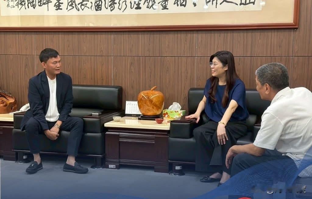 郑丽文今受南投县议会正副议长邀请与党籍议员座谈，获议员一致力挺，南投县长许淑华态