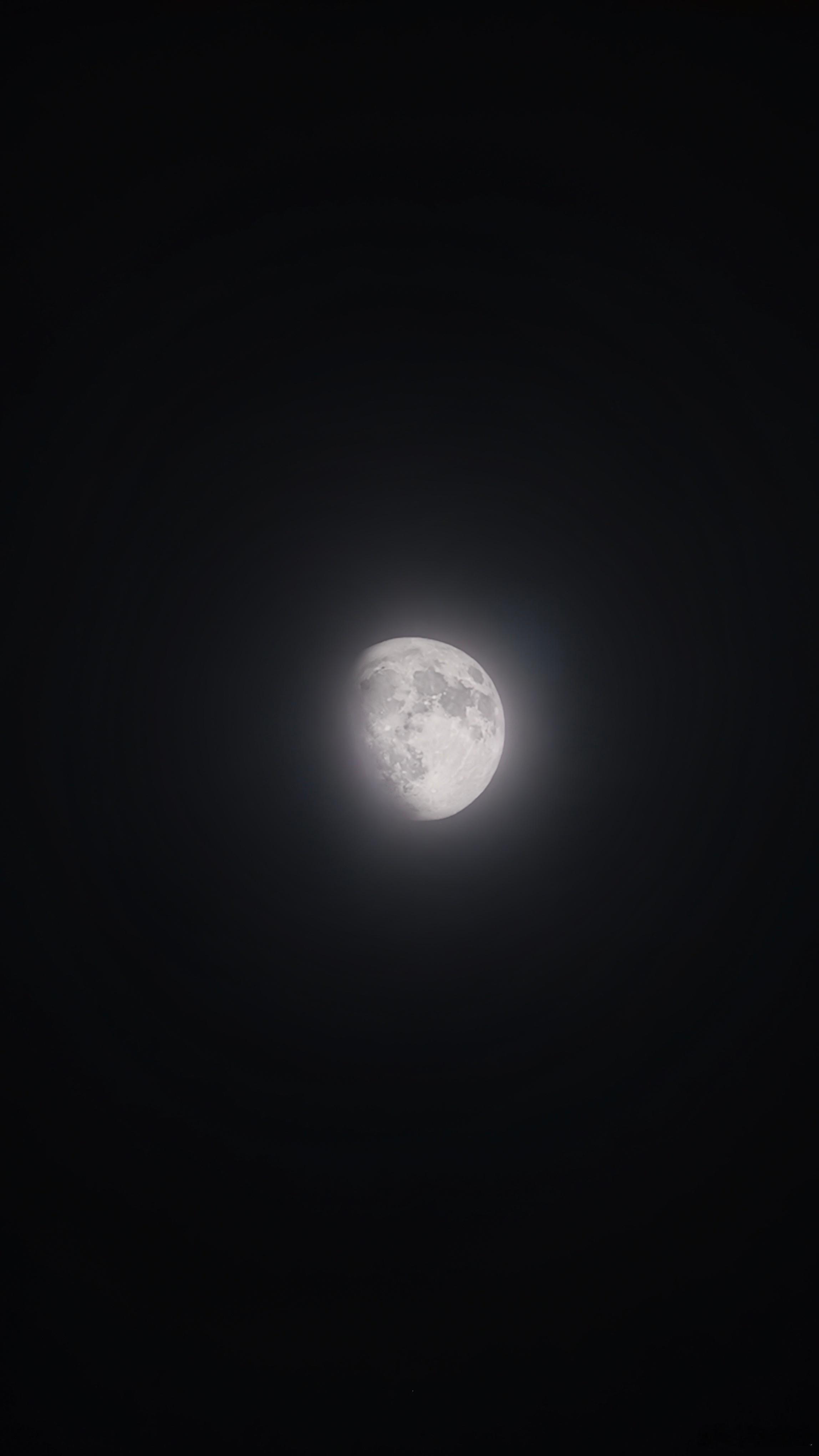 vivo拍的月亮很好看，但完全是P的。蜗的摄影日记​​​