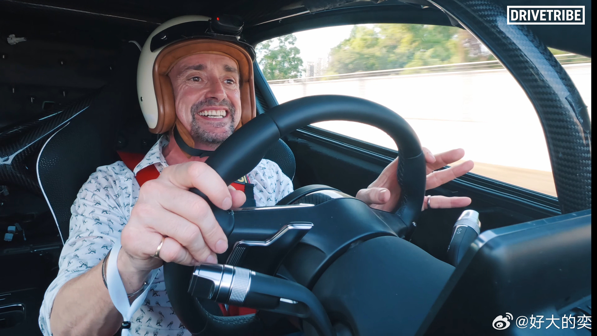 笑飞了哈哈哈哈。之前见惯布加迪、法拉利的理查德·哈蒙德，在中国被中国超跑整破防了