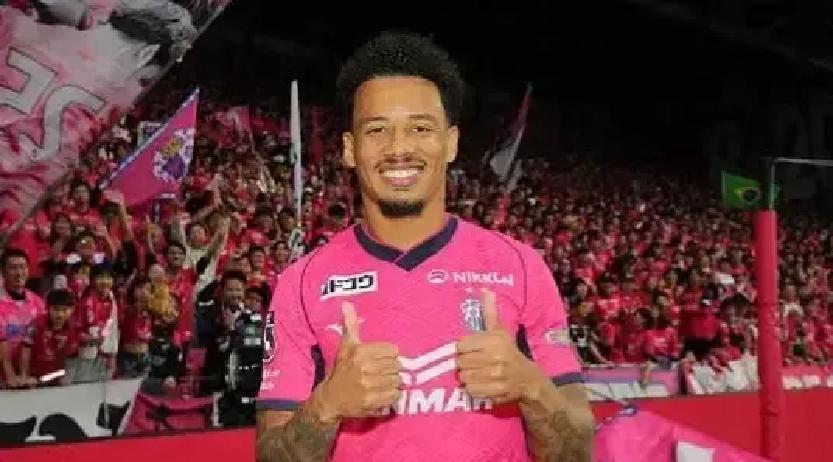 申花200万欧元救火签下的J联赛银靴，52%的进球是点球。教练组和队友已经