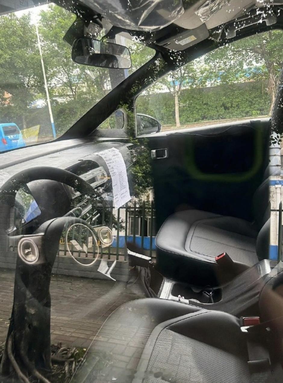 昨天五菱银标预热的那台MPV隔天内饰图就来了.......关注度高，瞅见的东西就