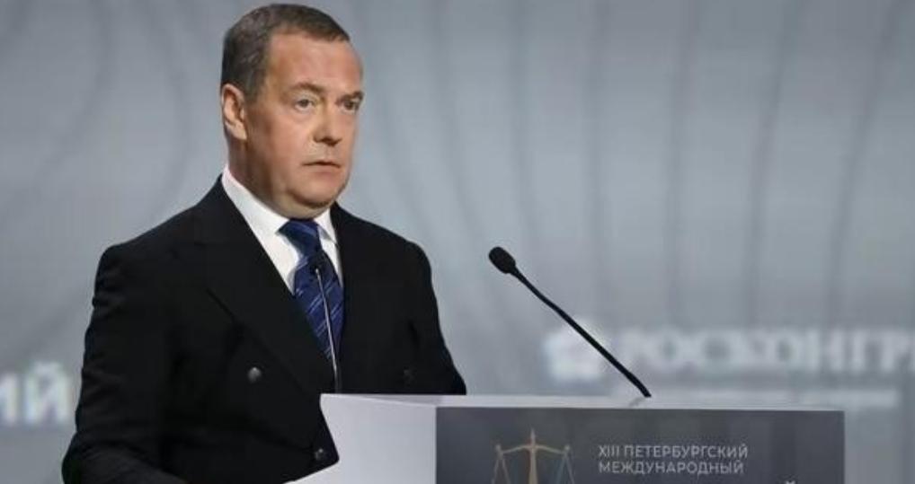 芬兰这个国家挺有意思的，以前害怕俄罗斯入侵，所以，芬兰拼命想加入北约，结果，芬兰