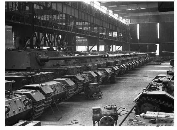 德国汽车工业再次转向军工轨道德国试图通过将汽车生产转向武器与军事装备生产，