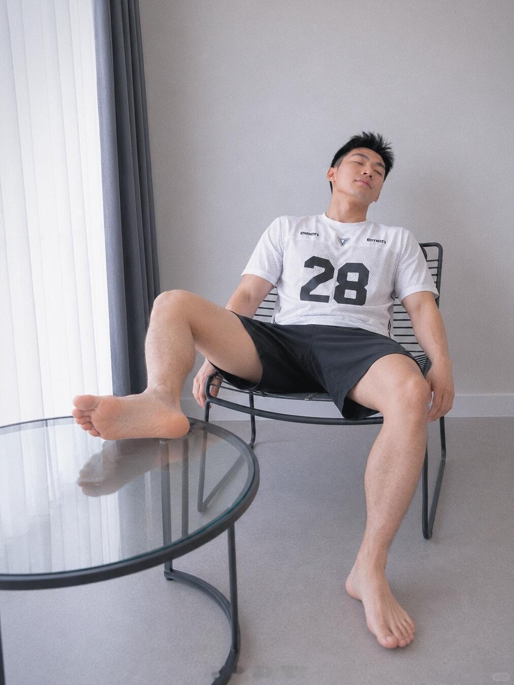 今天被热晕了