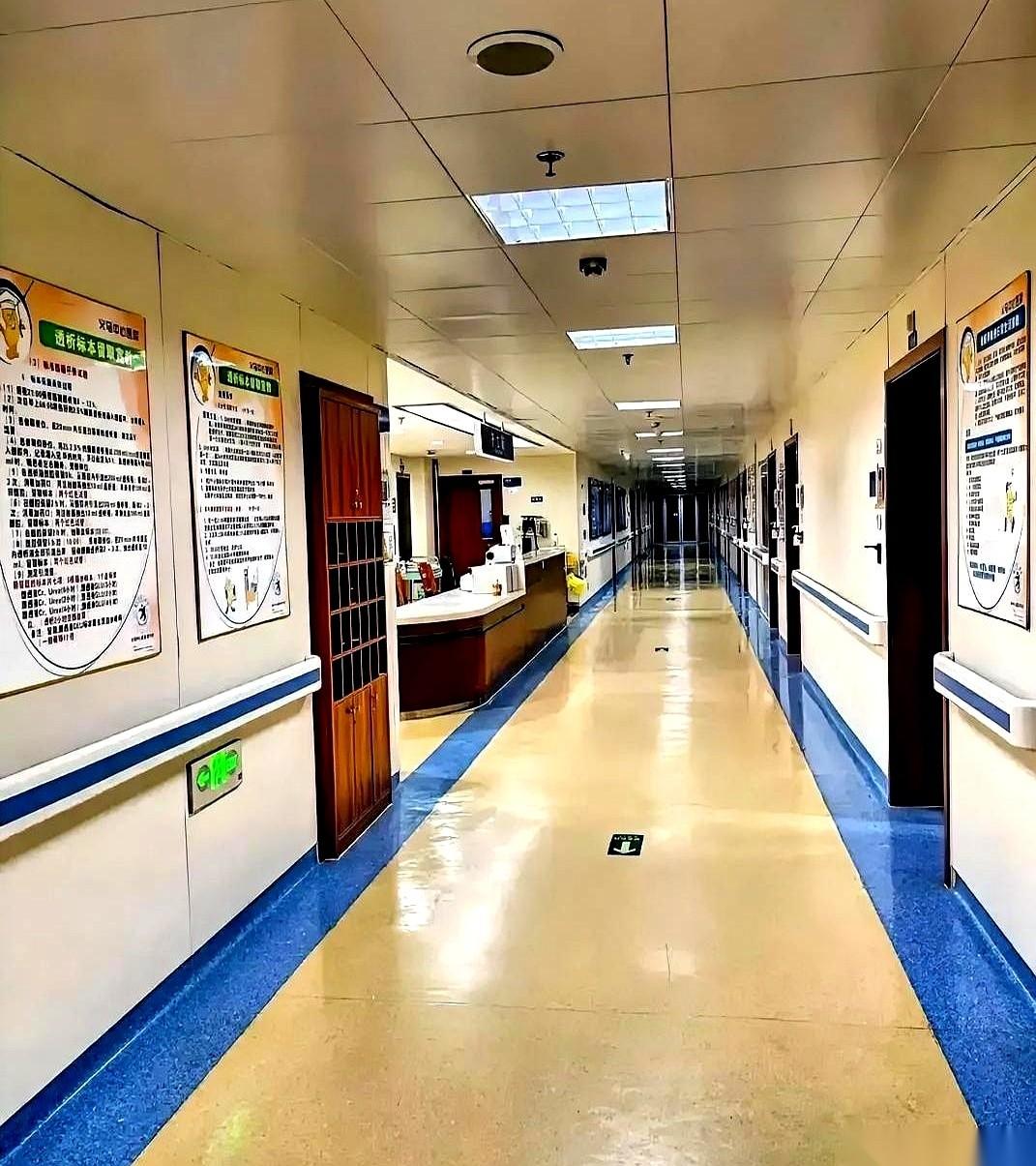 简直不敢信。肿瘤医院，化疗，打完一针，就让你回家。第二天再来。我一开始以为