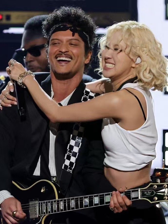 朴奶奶这脖子上的褶子。。。够挂梯子了