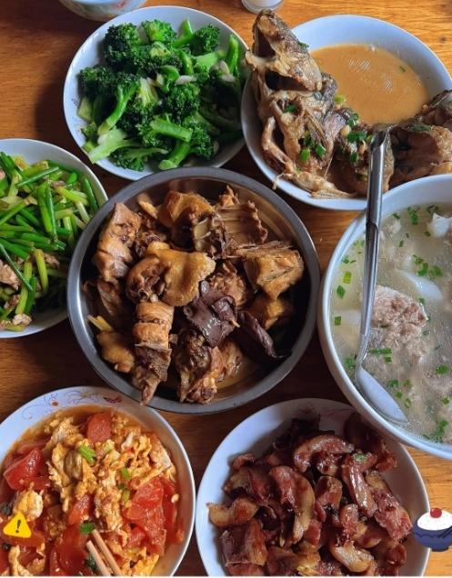 去女儿家被冷脸相待，真心真的换不来真心吗？我拎着满满一堆水果去看女儿，亲家