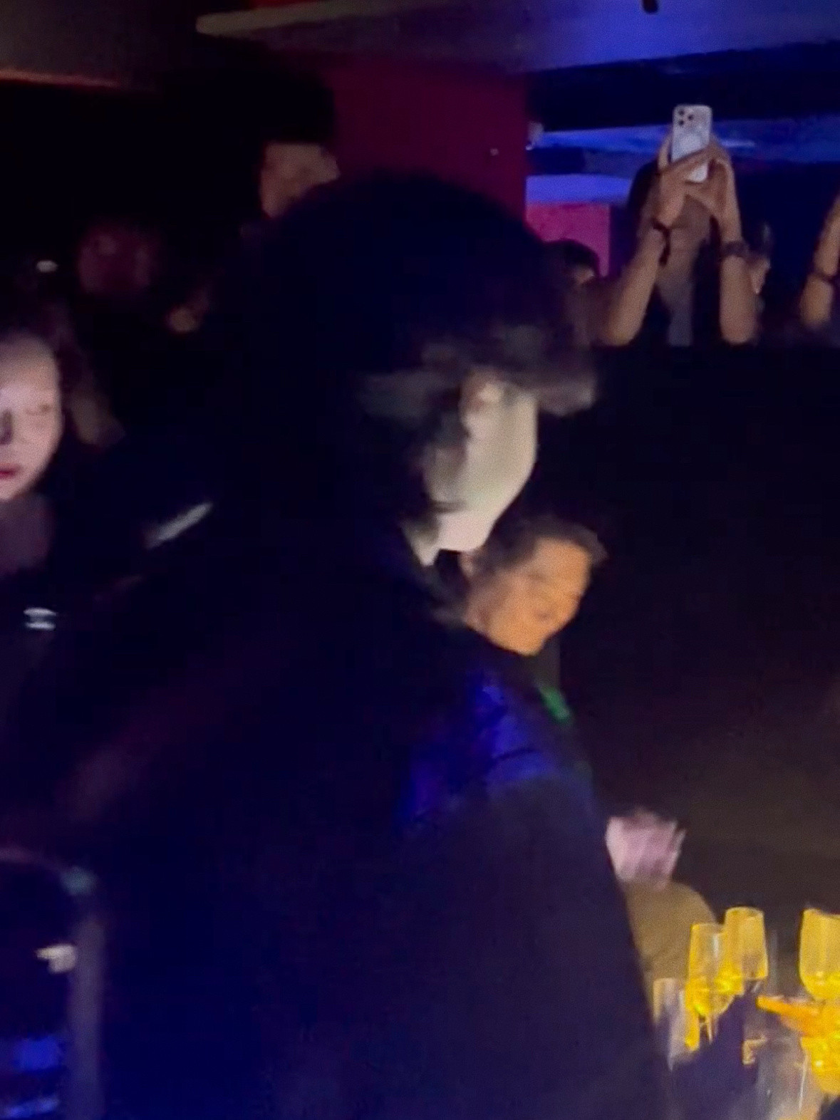 又离得老远就开始脸蛋肉攻击谁受得了你王一博​​​