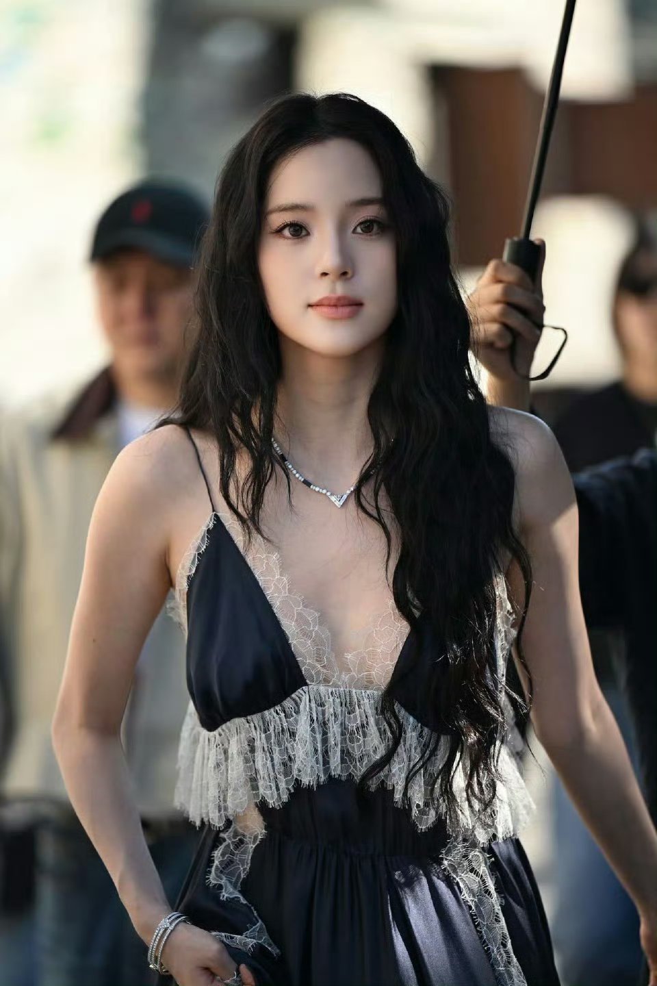 欧阳娜娜好像行走的洋娃娃欧阳娜娜这个卷毛真的幻视洋娃娃了​​​