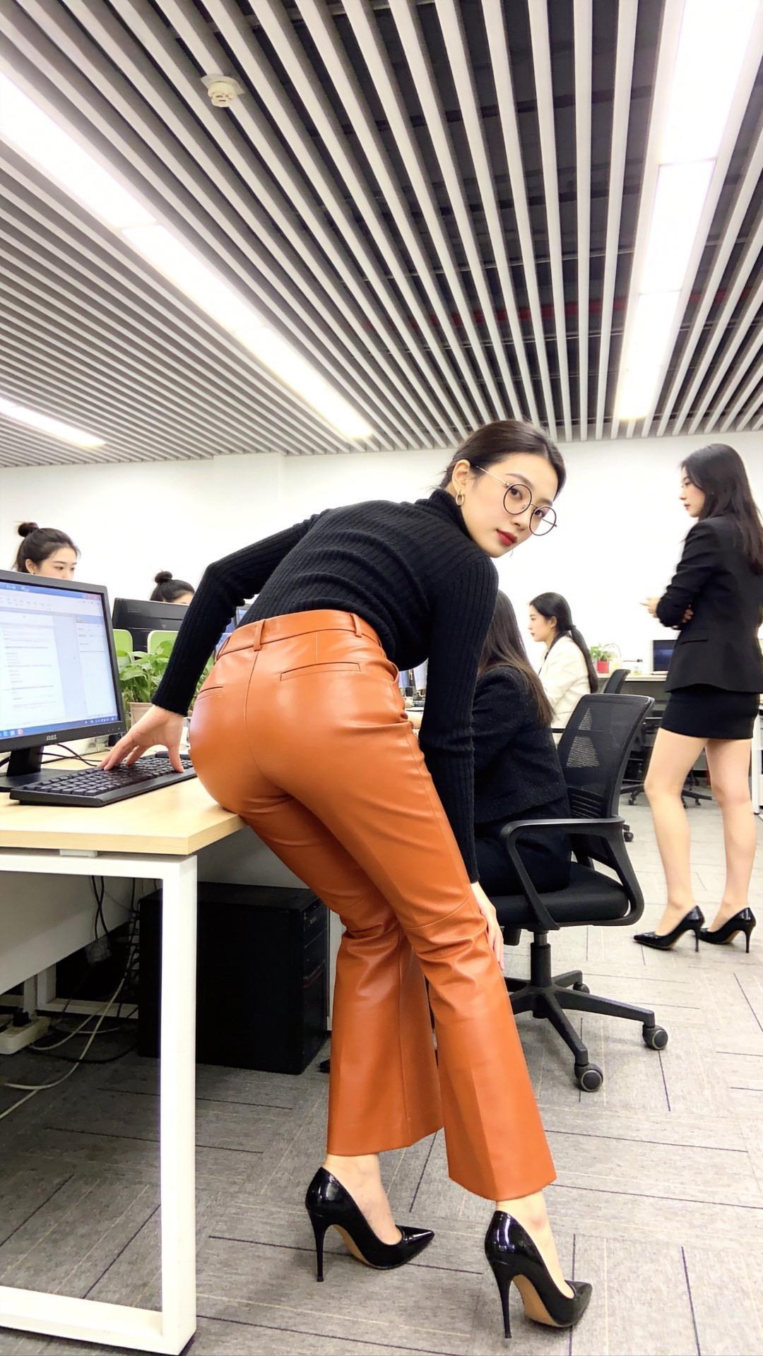 这颜色裤子一般人驾驭不了