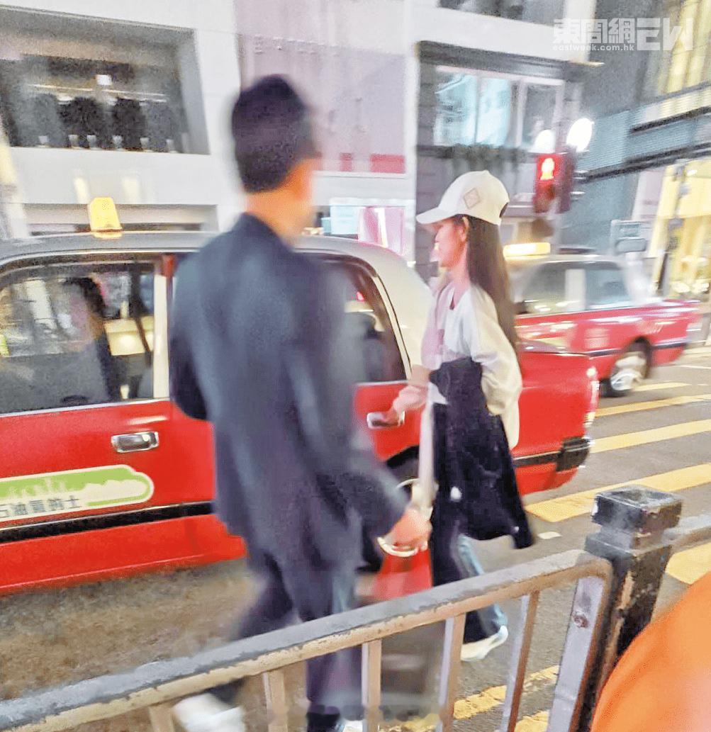 东周刊：麦明诗“准嫂子”陈熙蕊与才俊亲密被拍！早前，TVB小花陈熙蕊（Bloss