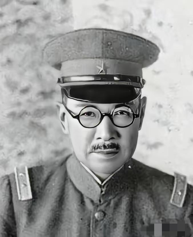快攻进南京城的时候，松井石根将兵权移交给了朝香宫鸠彦，在攻入南京后，朝香宫鸠彦就