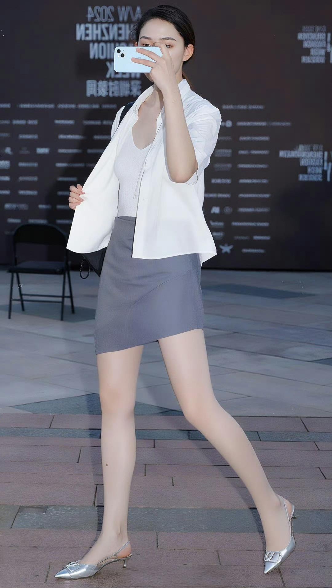 拍照的“白月光”女神