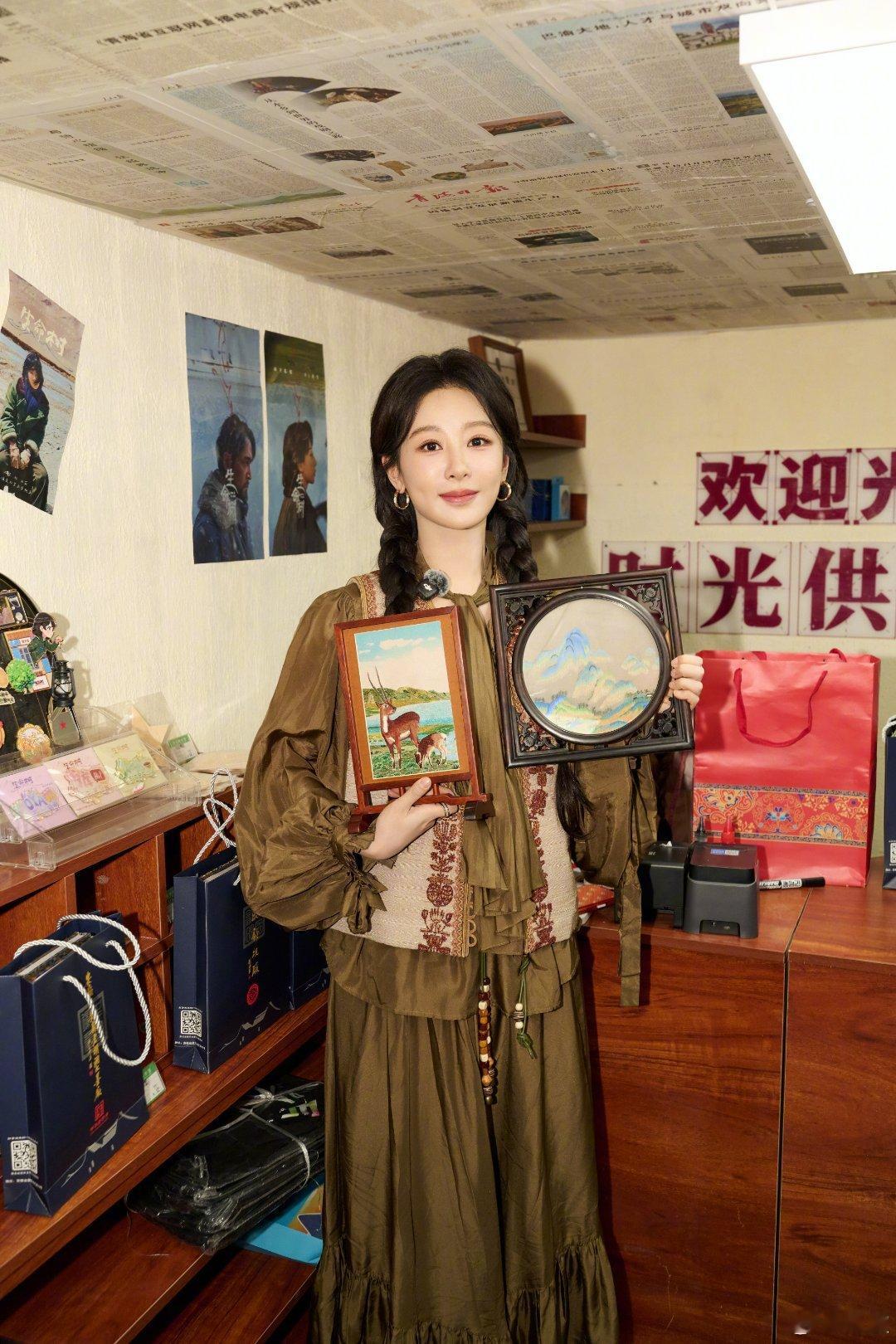 杨紫杨紫3天3城看到有人说杨紫“四海为家”走到哪里都会听到“欢迎回家”。确实挺忙