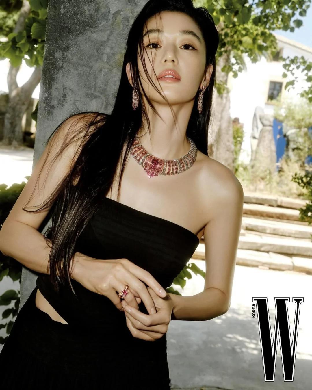 全智贤全智贤杂志内页佩戴高珠显露女王气场​​​
