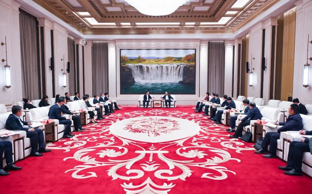 东北两省书记省长会见刘强东