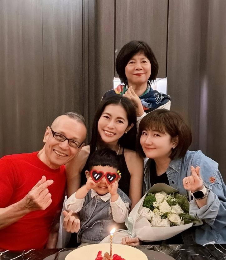 45岁，没领证，她非要再生一个孩子。任家萱的生育时间线，踩在医学教科书定义的“