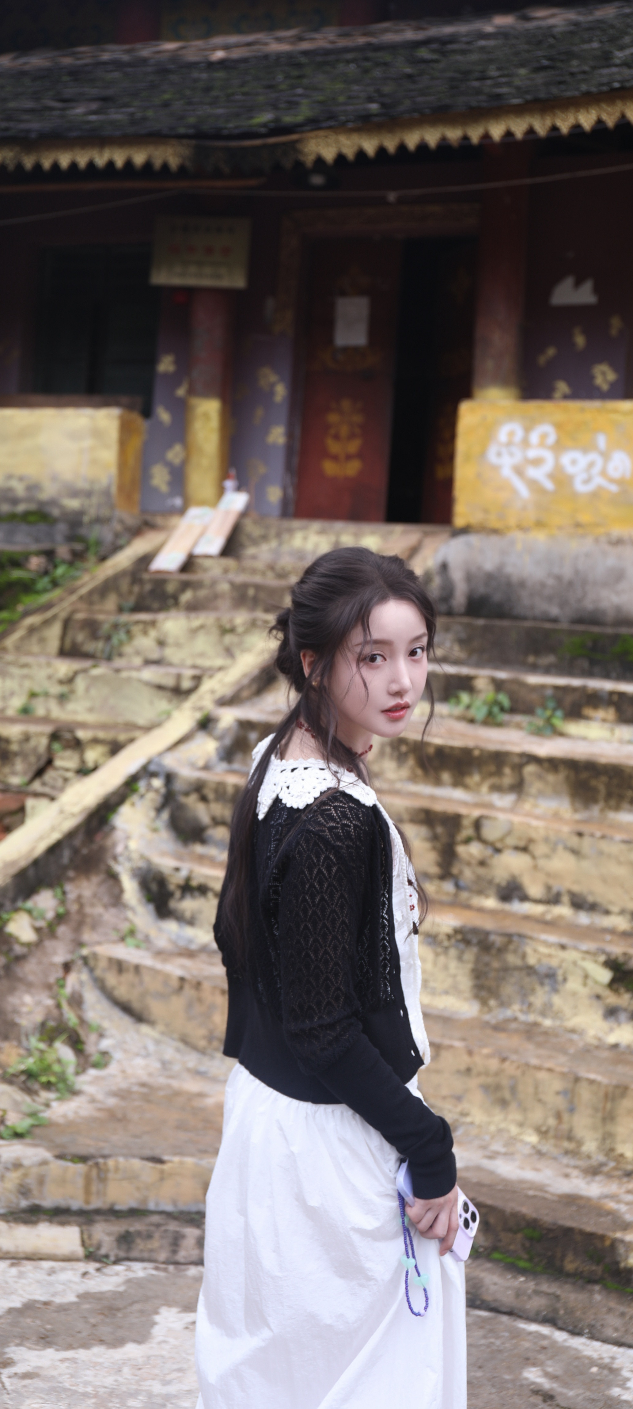 姜贞羽养眼壁纸，甜美的夏日穿搭少女