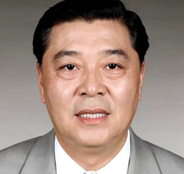 1975年，一个连饭都吃不饱的穷县“芝麻官”，突然接到中央一纸调令，直接连跨好几