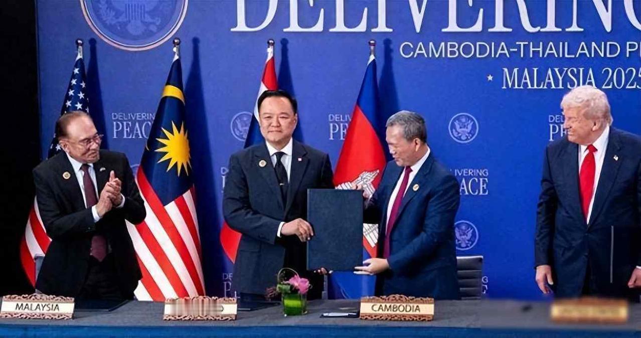 特朗普调停失败，中方出手了，泰国亮明停火条件，等洪森父子回话最近国际新闻里泰柬