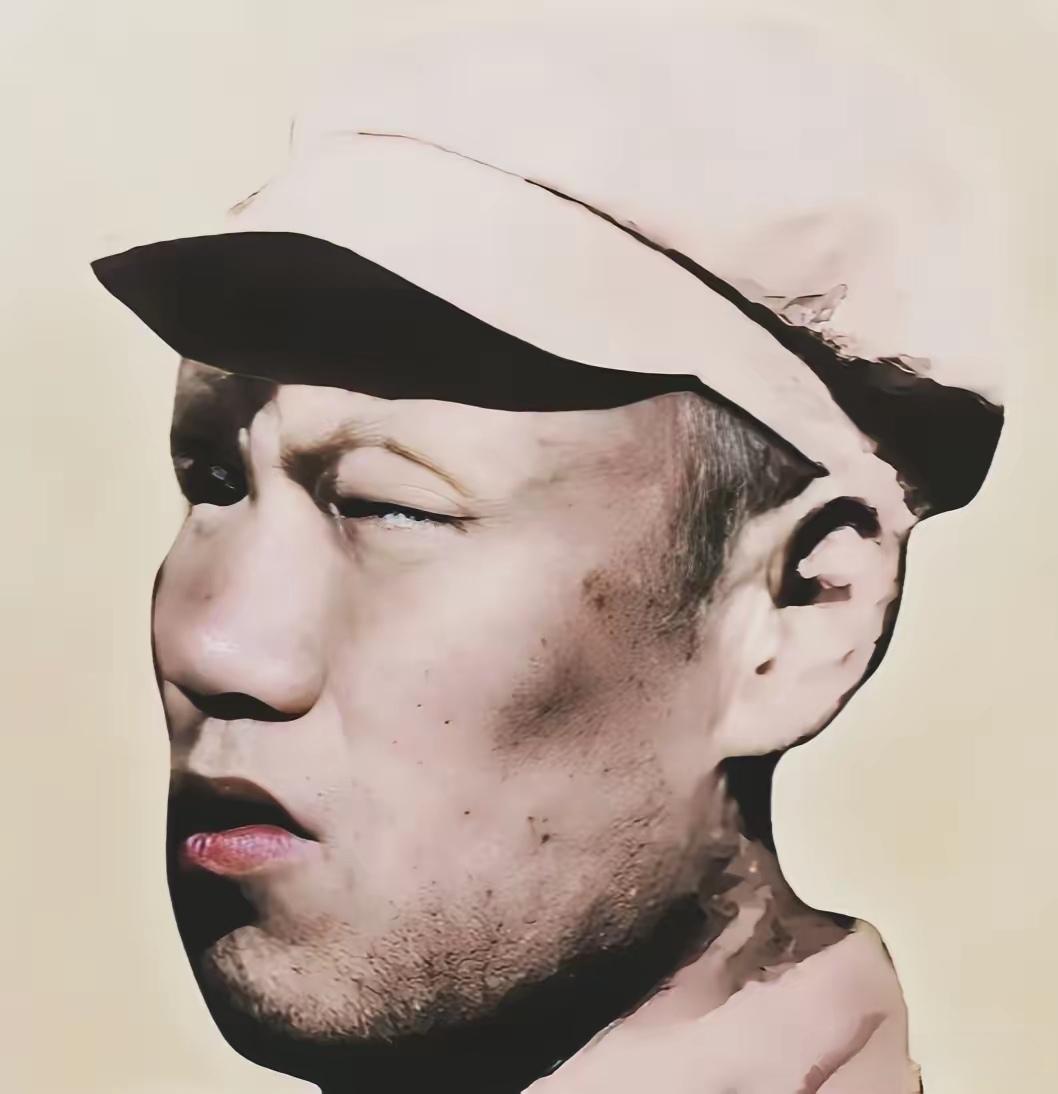 1951年，有个志愿军战士往阵地送弹药，刚到就傻眼了，阵地上的干部全牺牲了，就剩