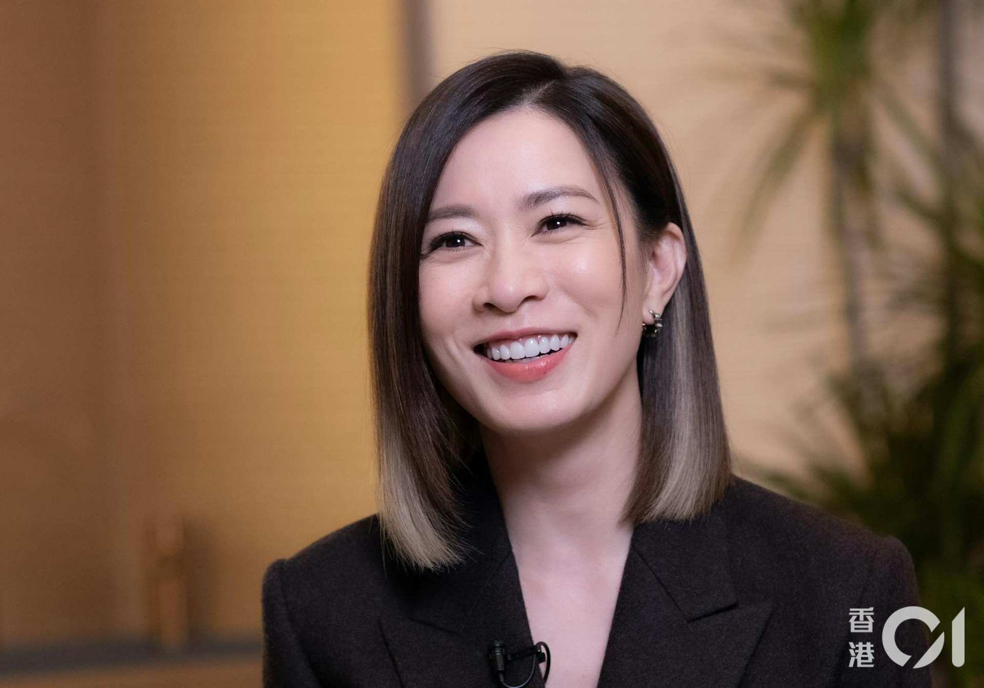 佘诗曼从港姐入行，之后开始拍戏，花了九年时间，在2006年凭借《凤凰四重奏》