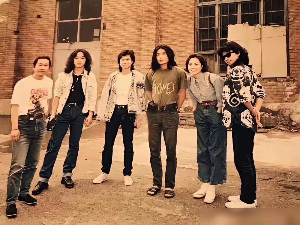 窦唯退出黑豹，根本不是为音乐，是睡了兄弟的女人。鼓手赵明义直接摊牌：“你抢了我老