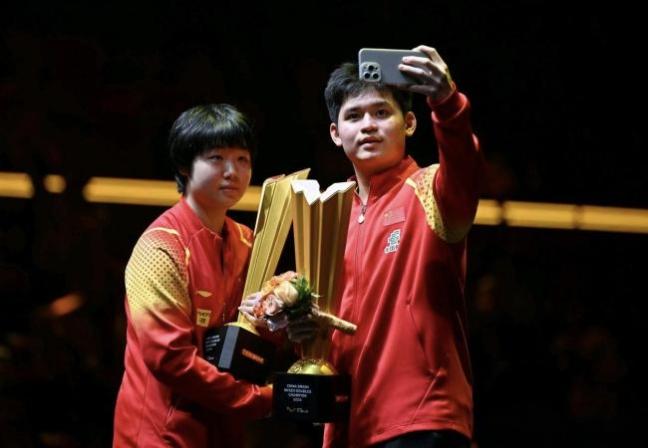 打死没想到，赛后一位跟了国乒二十年的老记者低声说：动漫组合输给林申，从来不是实力