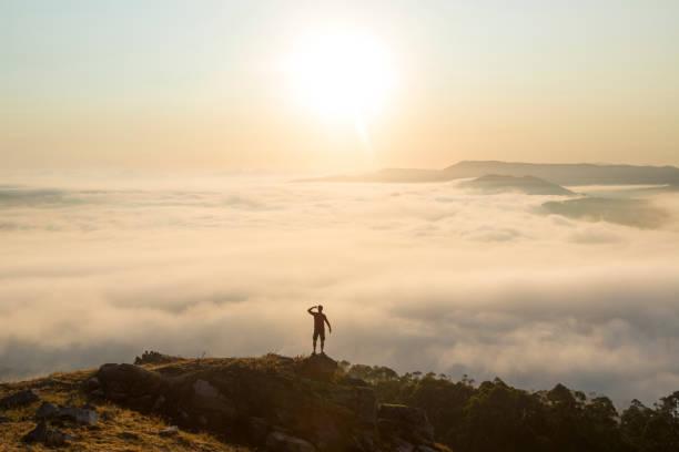 一位心理学者说：春节社交潜规则：刨根问底的人，往往不是关心，是算计。过年走亲