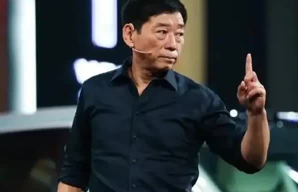 这次长城汽车的魏总可是给其他车企狠狠地上了一课。当年魏总在开发布会时，突然宣