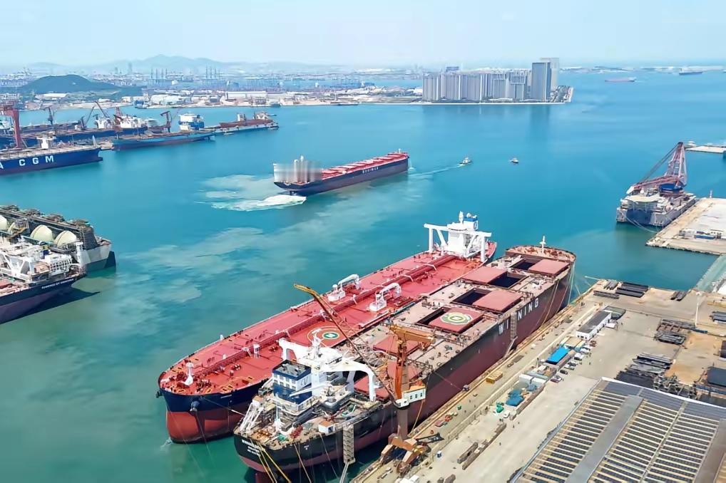 国际油价走低，中国开始进场买入。英媒披露，中国开始大量采购中东原油，7至8月到货