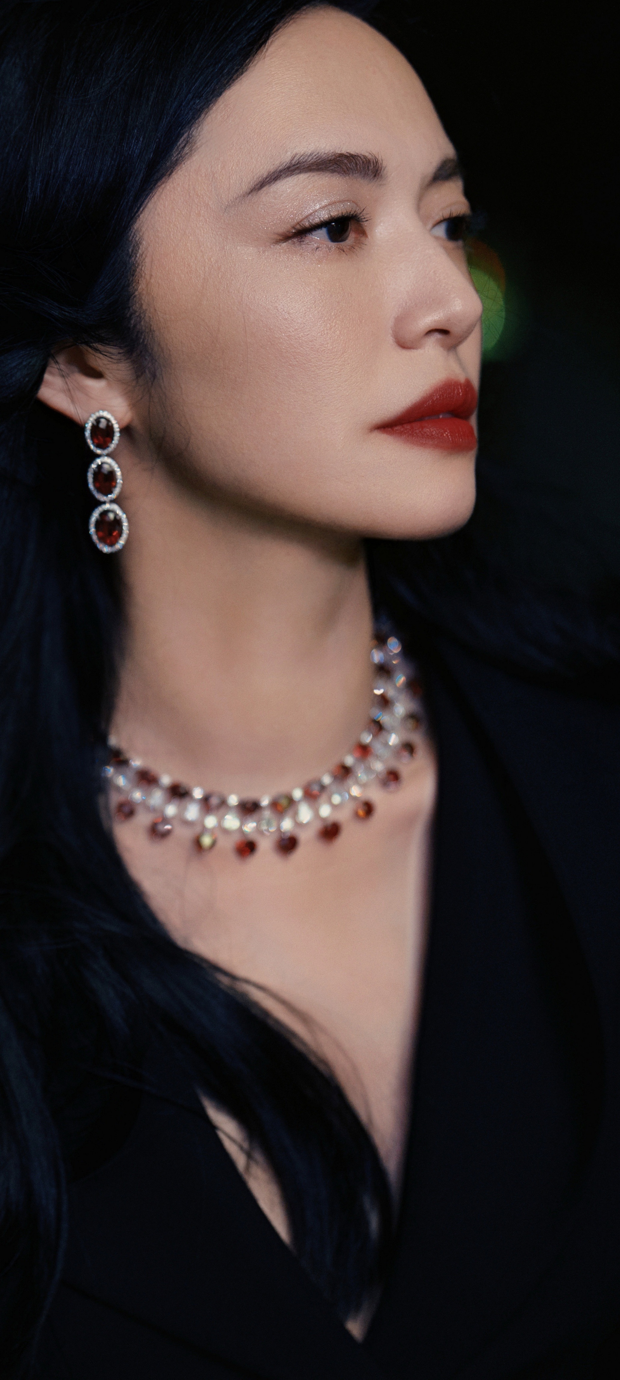 姚晨W年度光影盛典，西装红丝袜妆造型。姚晨